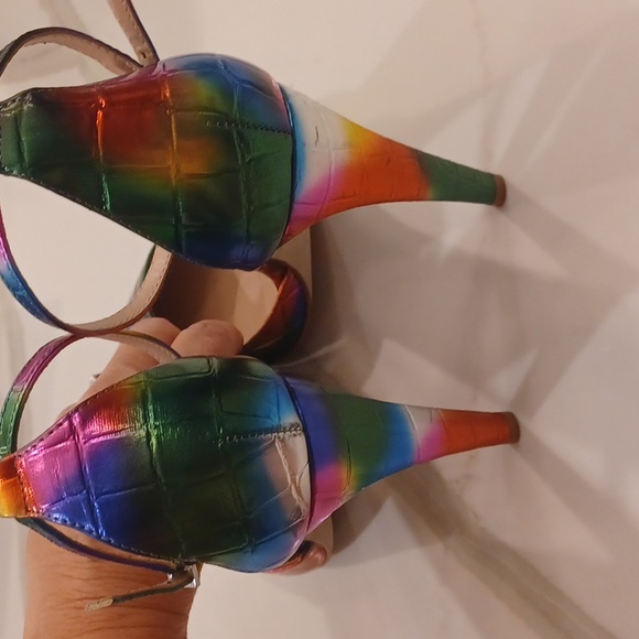 Steve Madden Alisha-R Metallic Rainbow LGBT Pump High Heel W/flaw PRIDE SZ 9 - Picture 10 of 16